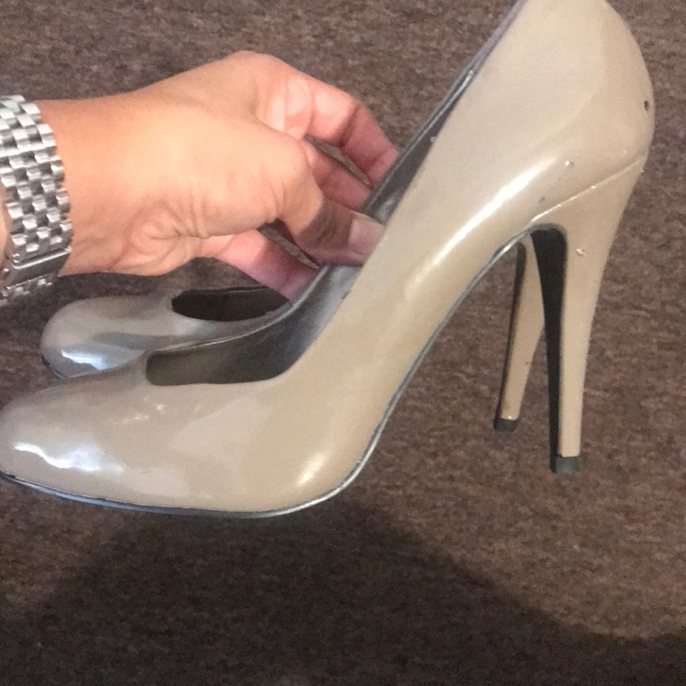 Heels - Picture 4 of 7